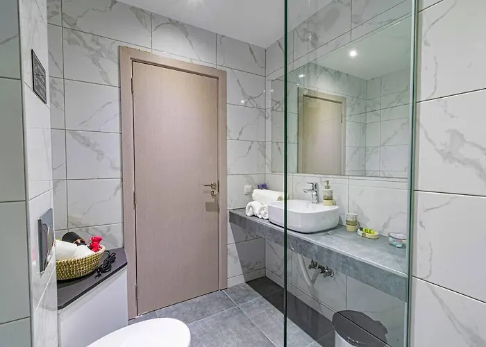 Tsimiski Contemporary 2 *